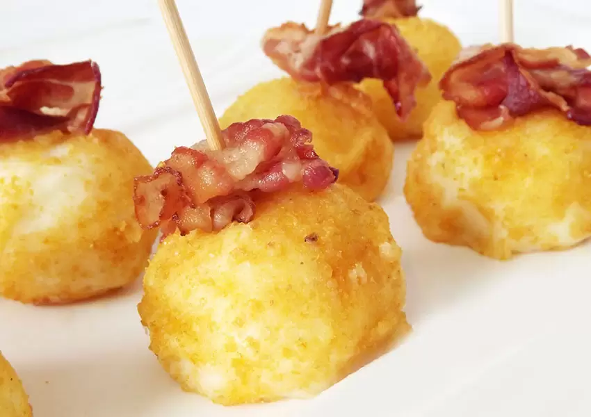 Las croquetas debe ir en vitrinas calientes