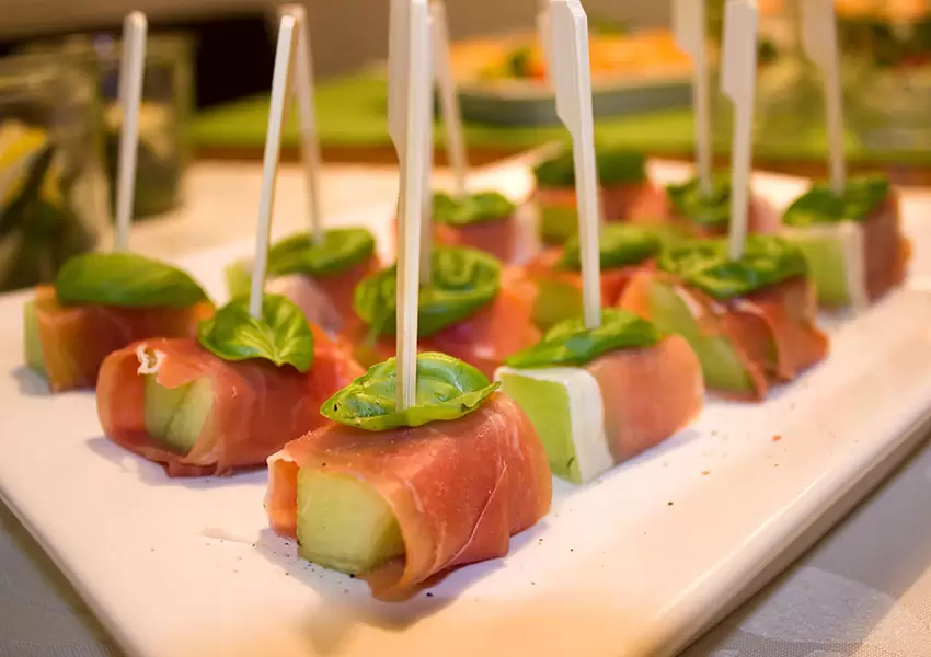 Las vitrinas mantienen la frescura de las tapas