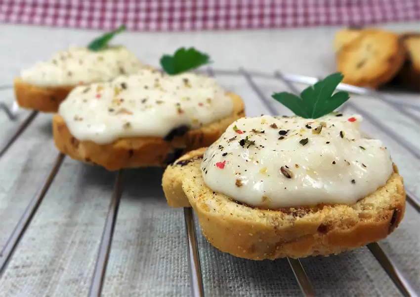 Brancada de bacalao sobre tostas de pan