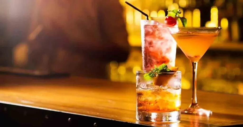Accesorios para preparar cócteles en tu bar que debes tener