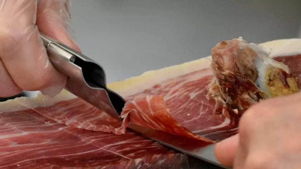 colocar-jamón-jamonero