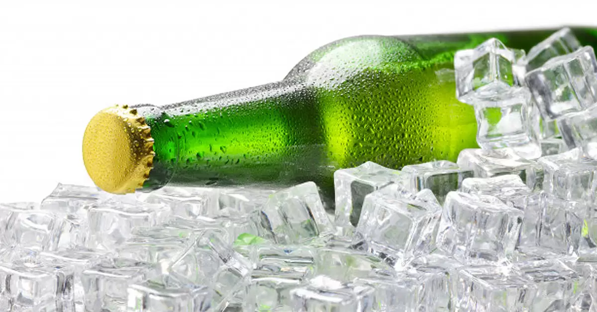 Picadora de hielo en la preparación de cócteles