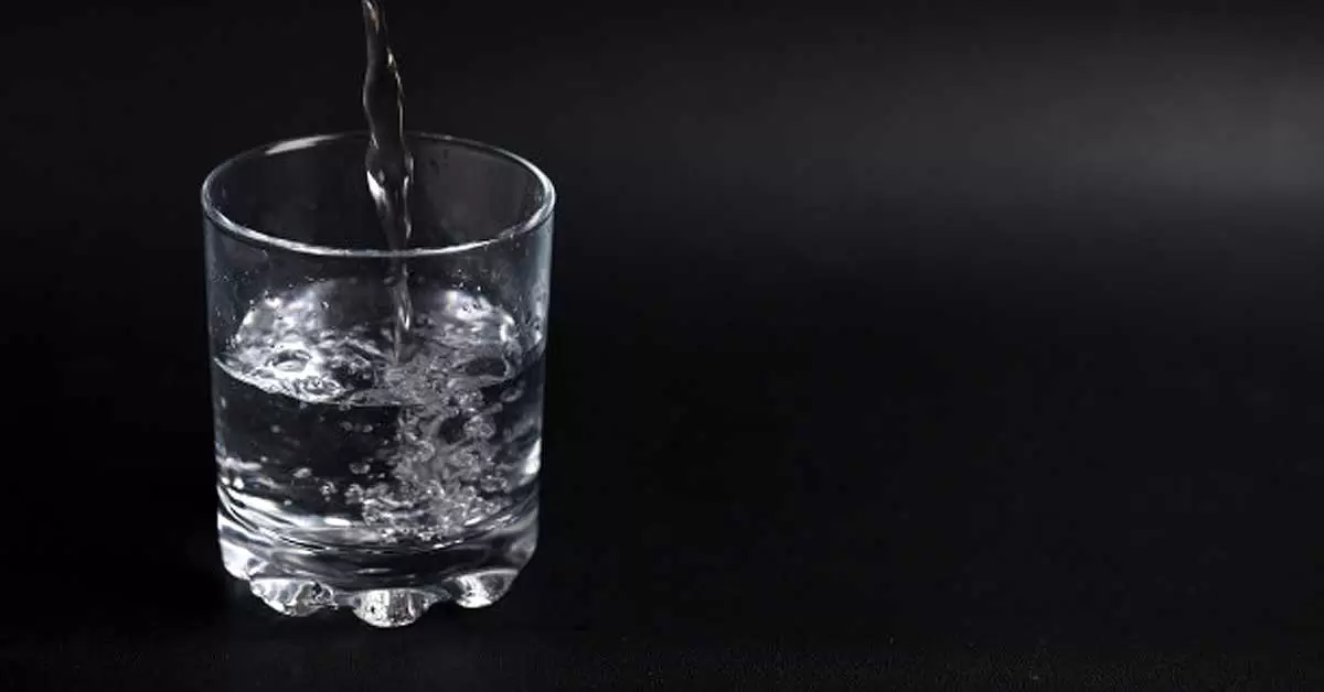 Mi dispensador de agua enfría, pero no calienta