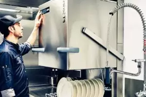 ¿Por qué pierde agua un lavavajillas industrial?